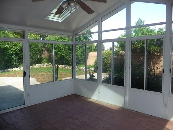 4th image of 221 Woodstock Cir