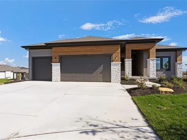 11275 S Gleason Rd, Olathe, KS 66061