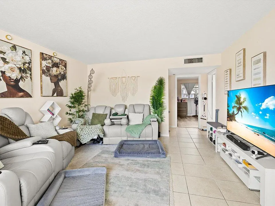 1905 Lake Worth Rd
