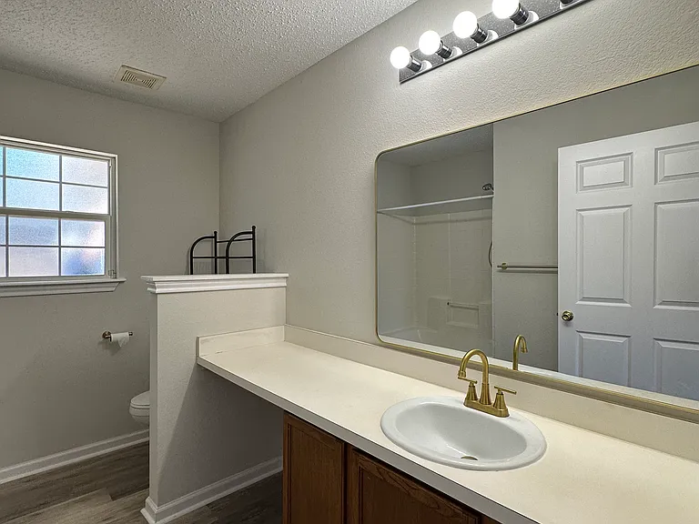 2542 Wilhurt Ave — Photo 11