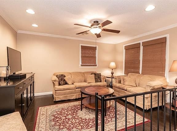 5th image of 1325 Riverview Dr