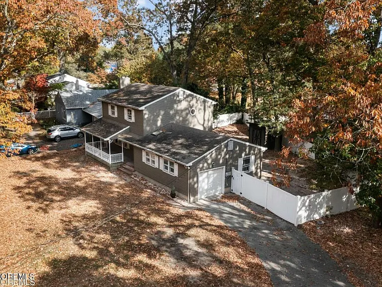 1025 Whittier Ave — Photo 8
