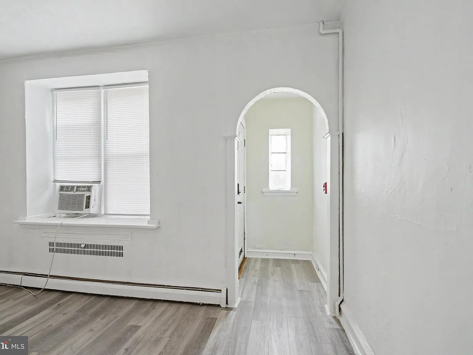 3 bed, 2.0 bath, 2400 sqft, $1,700 — Photo 4