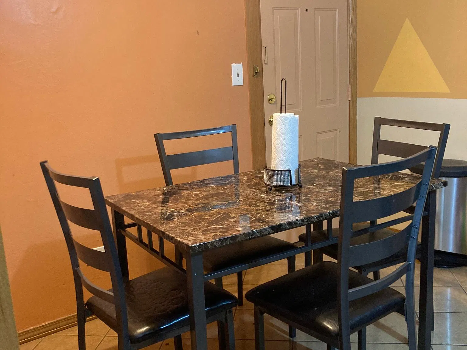 2 bed, 810 sqft, $1,650 — Photo 3