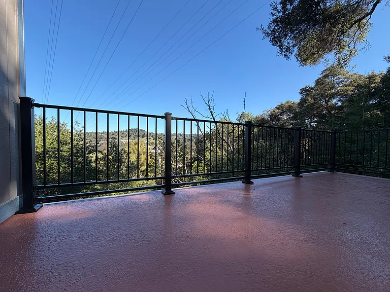 Barbara Rd — Photo 32
