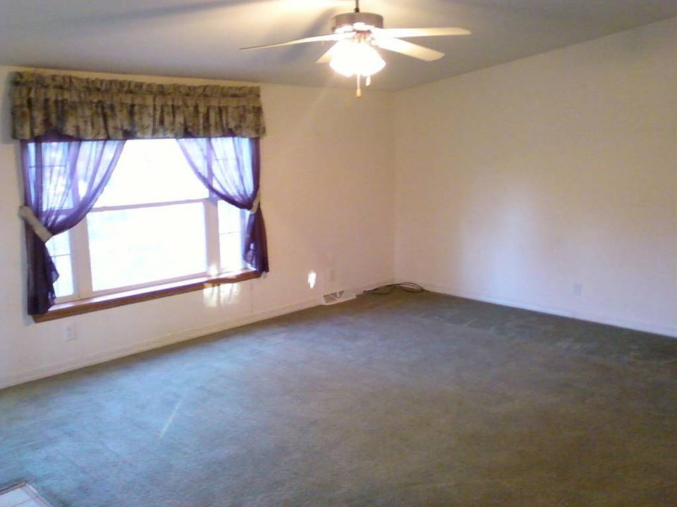 2nd image of 456 Ledgemere Pt