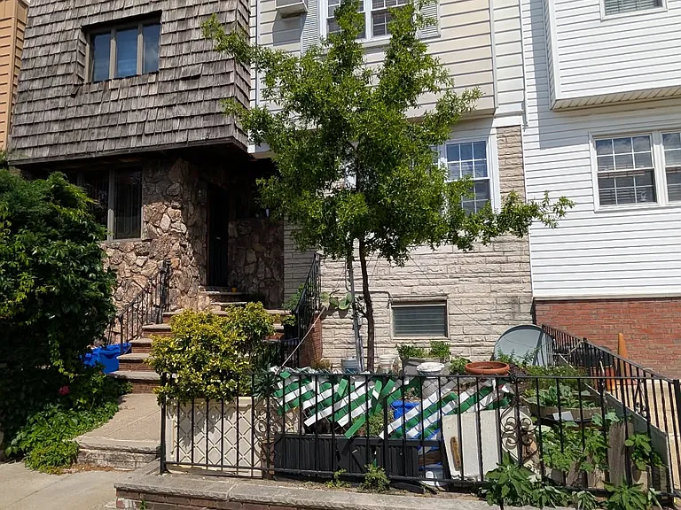 2849 S Randolph St — Photo 1