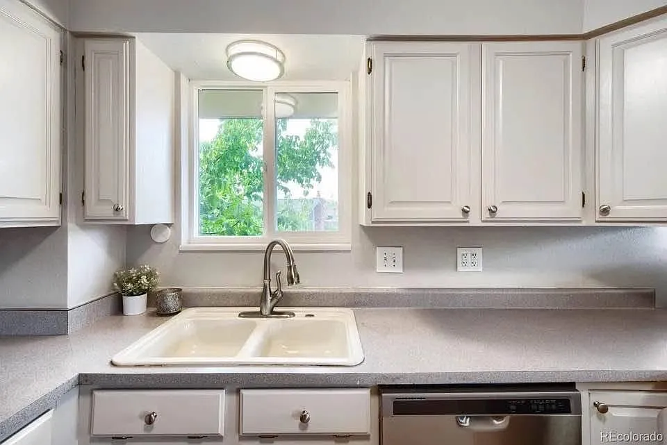 7056 W Rowland Ave — Photo 4