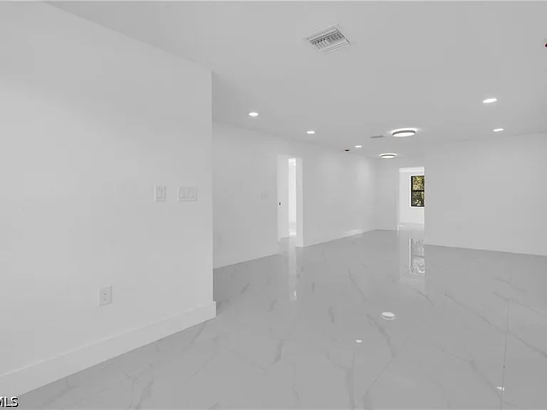 356 New York Dr — Photo 26