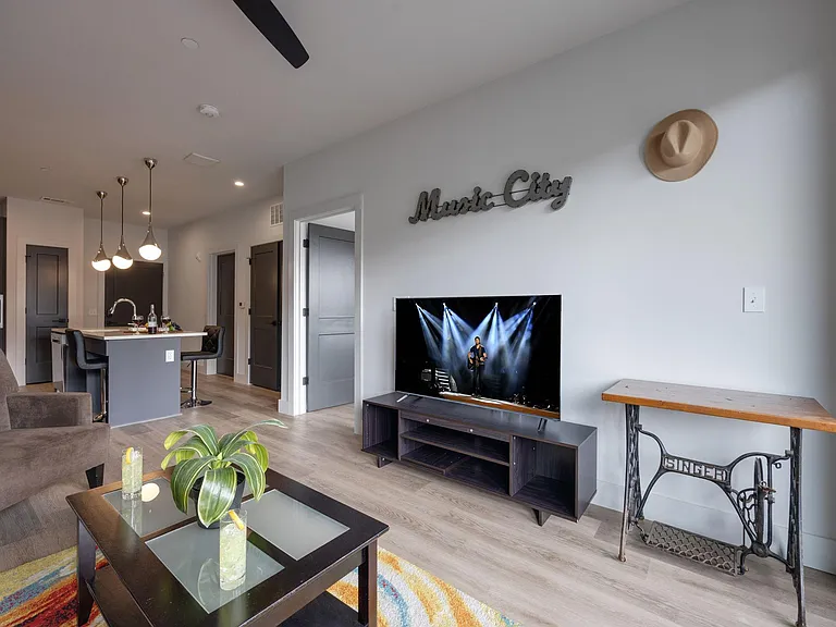 303 31st Ave N #408 — Photo 8
