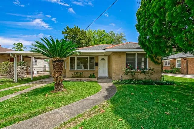433 Olive Ave — Photo 1