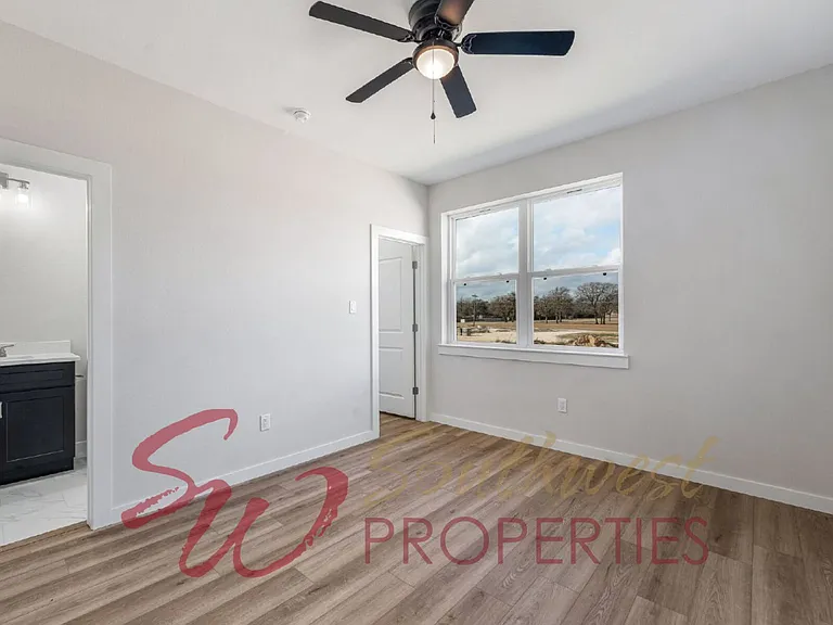556 Galt Dr — Photo 9