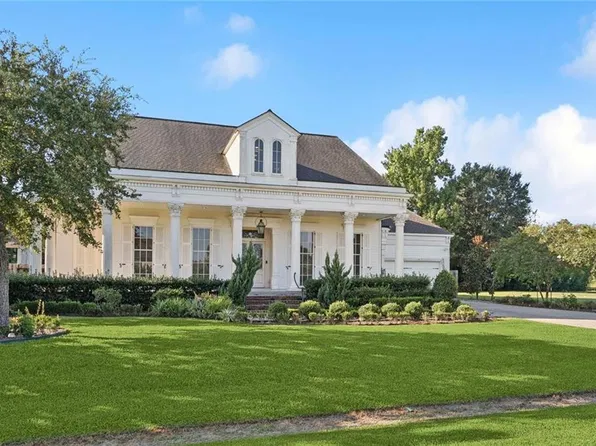 102 Green Trails Dr, Belle Chasse, LA 70037