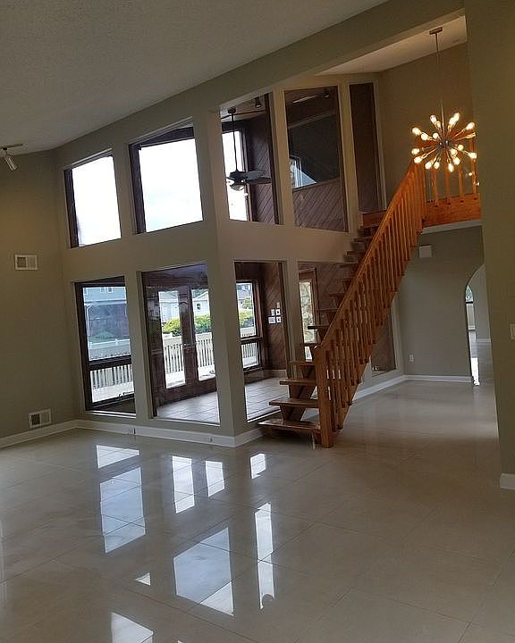 1st image of 663 McCormick Dr
