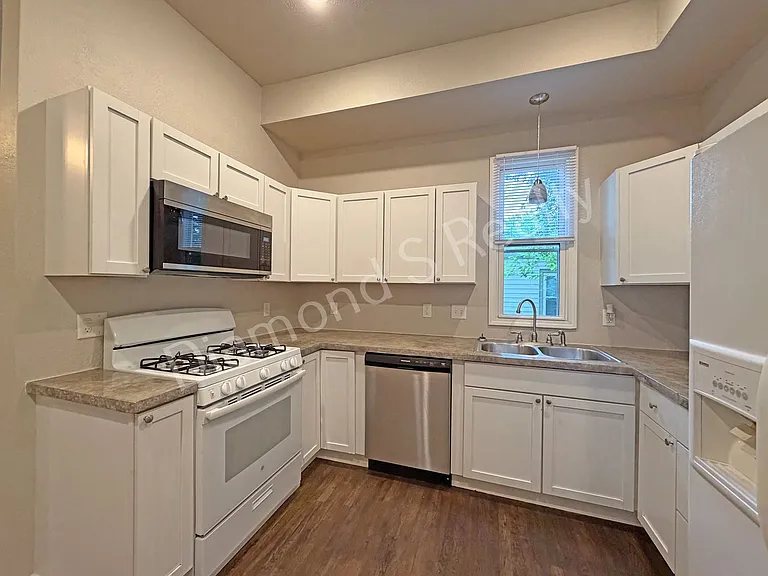 916 N Pickwick Ave — Photo 7