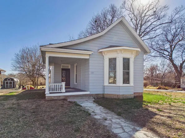 722 W Harvey Ave, Wellington, KS 67152