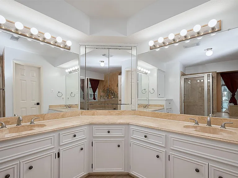 1103 Cheyenne Meadows Dr — Photo 44