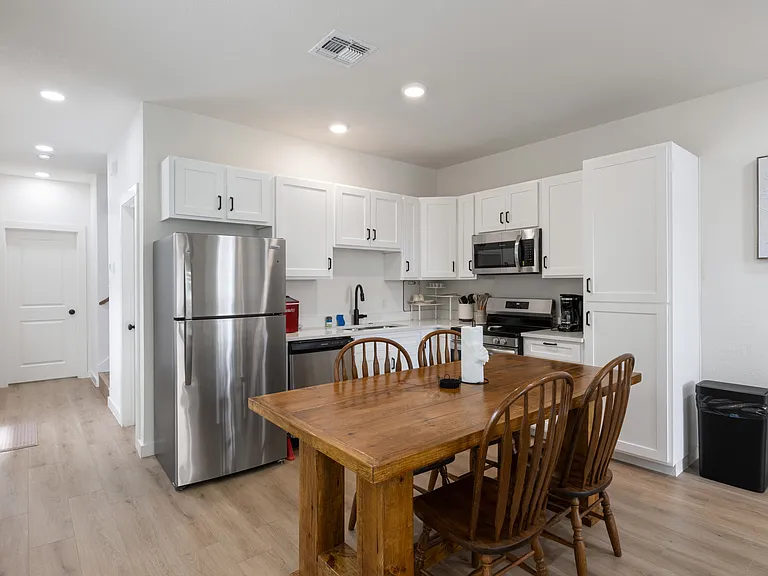 1012 Denver Blvd — Photo 2