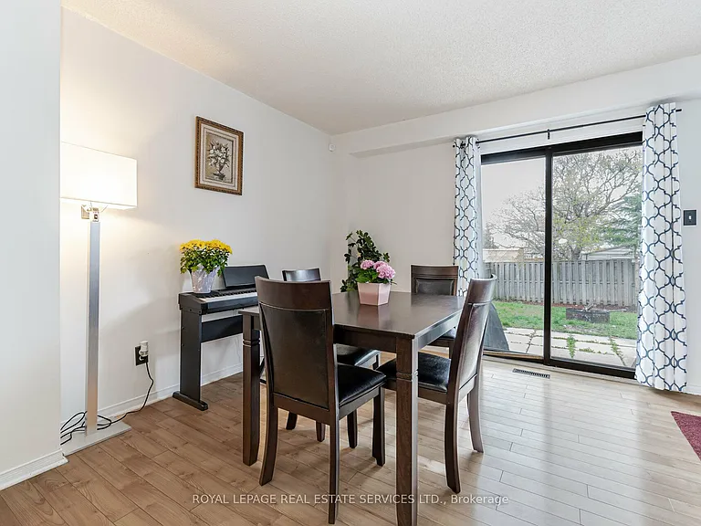 10 Mullis Cres — Photo 9