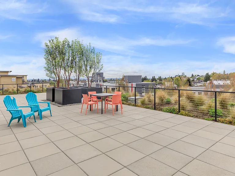 2112 E Denny Way — Photo 33