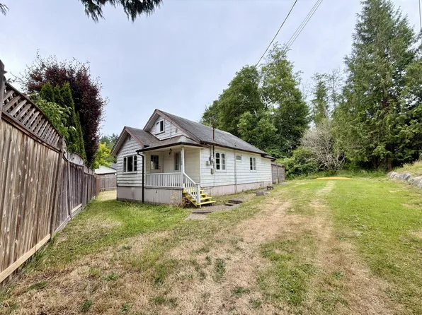 667 Dougall Rd, Gibsons, BC V0N 1V8