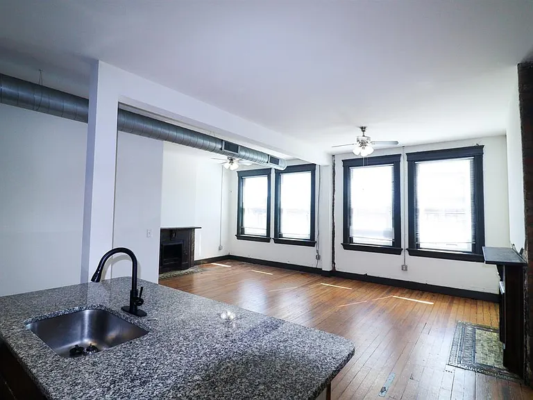 2611 Vine St — Photo 6