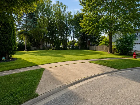 515 Parkside Ter, Crystal Lake, IL 60012
