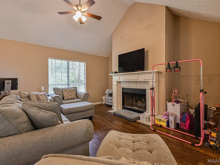 105 Foxwood Ct — Photo 15