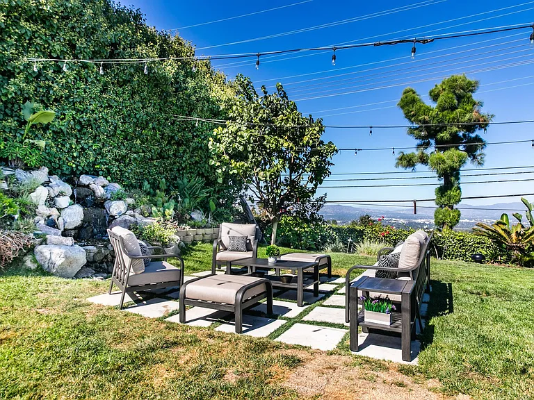 16341 Sloan Dr — Photo 5
