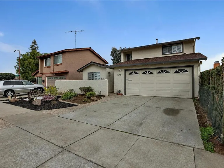 4746 Eagle Lake Dr — Photo 2