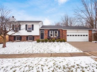 3691 Cannongate Dr, Columbus, OH 43228