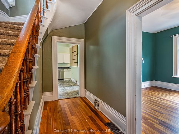 4th image of 552 Hatch St