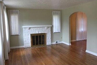 living room/gas fireplace
