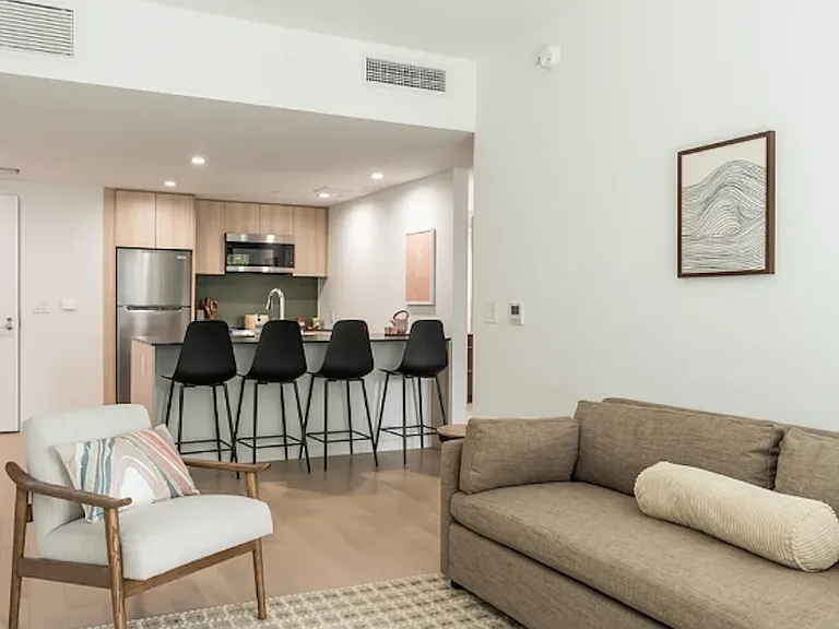 715 E 32nd St #4C — Photo 2
