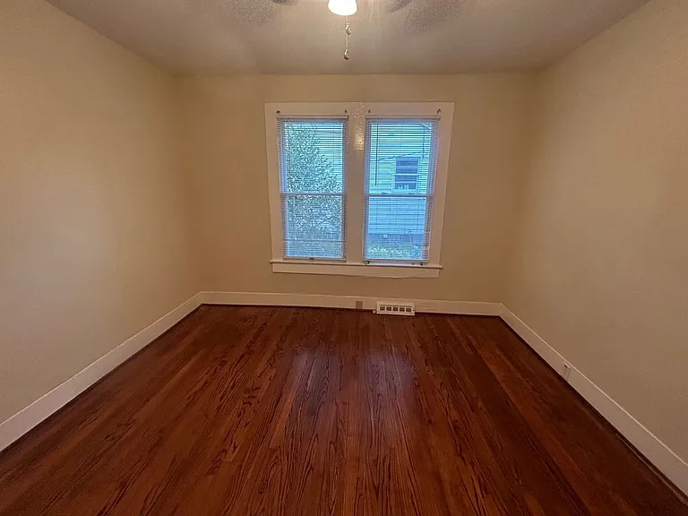 1506 Charlton St — Photo 23