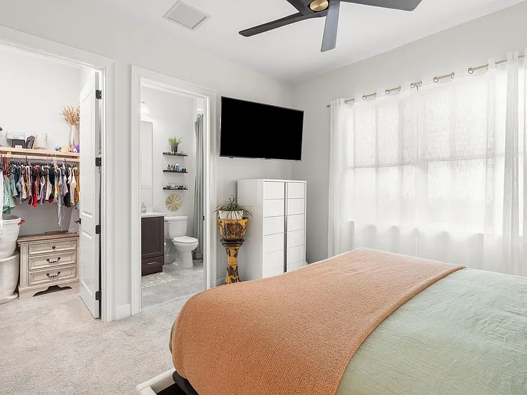 4776 Estates Cir — Photo 36