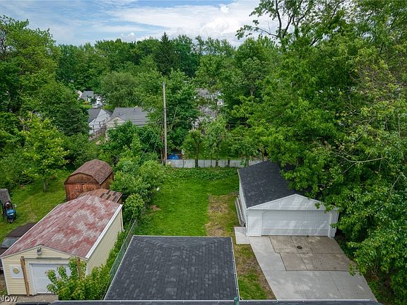 2nd image of 1397 Iroquois Ave