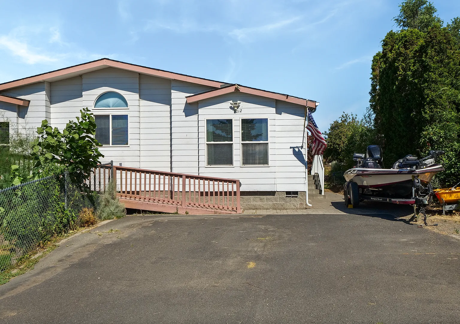 Large home with views of Potholes Resevoir. (Marine View Heights) — Photo 1
