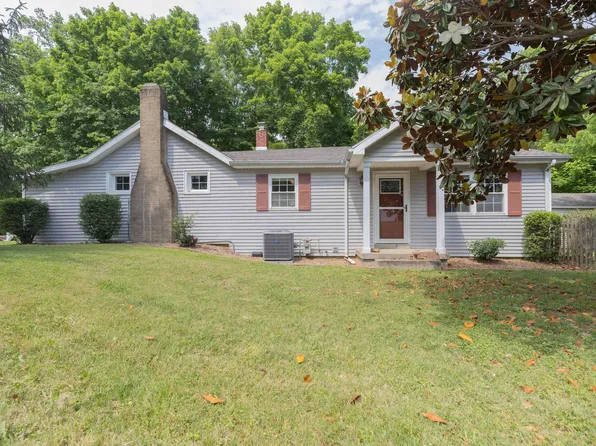 10000 Lockwood Ln, Newburgh, IN 47630