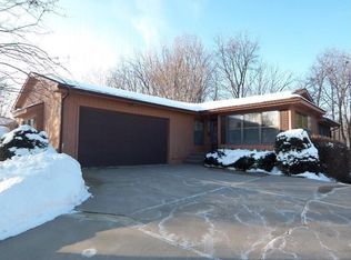 4190 Richland Dr NW, Cedar Rapids, IA 52405