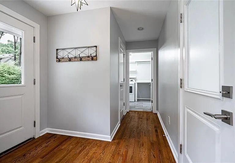 2470 Landeau Cir — Photo 10