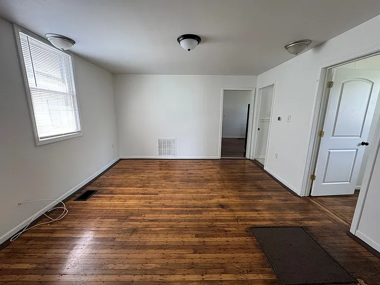 210 N Richland St — Photo 10