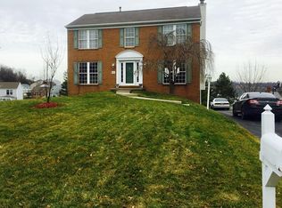 1233 Barnstaple Dr, South Park, PA