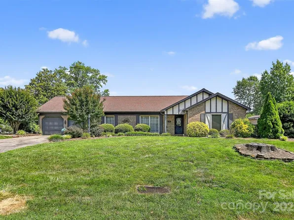 1015 37th Ave NE, Hickory, NC 28601