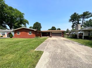 111 E Flamingo Dr, Clarksville, IN 47129
