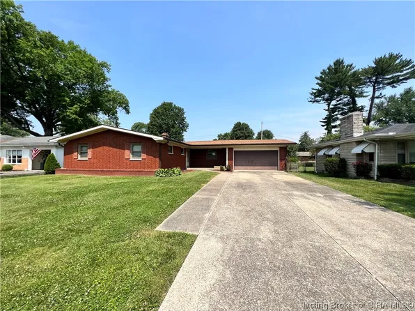 111 E Flamingo Drive, Clarksville, IN 47129