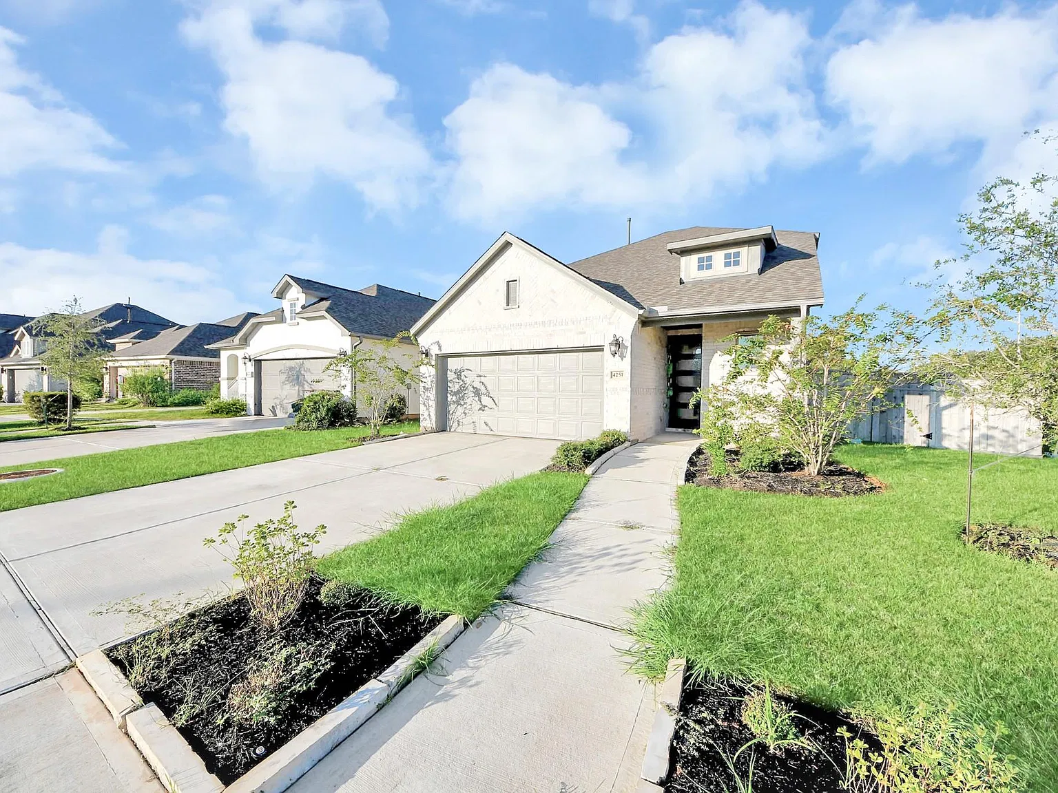 4 bed, 3.5 bath, 2554 sqft, $3,150 — Photo 4