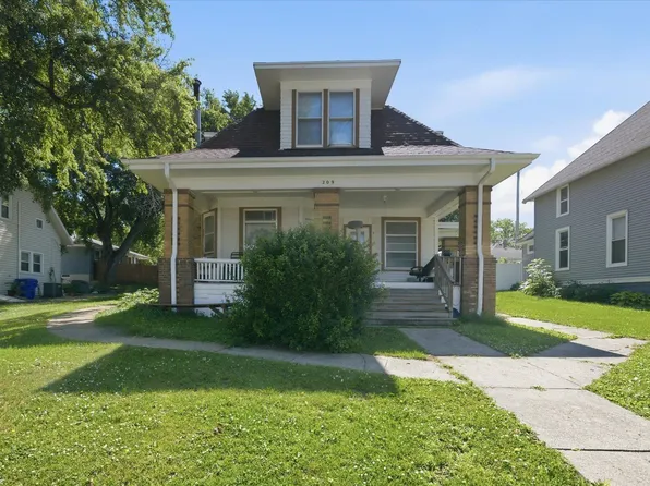 209 N Walnut St, Avoca, IA 51521
