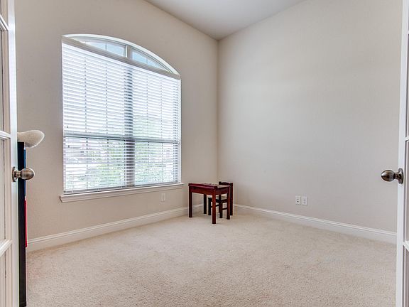 4th image of 2436 Hunters Blvd