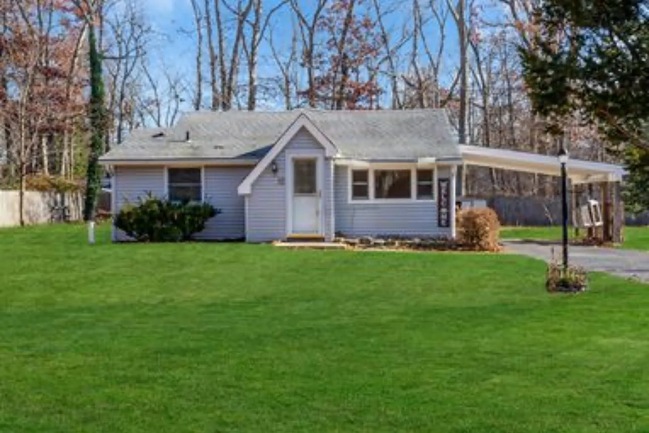 12 Oakland Dr photo 1